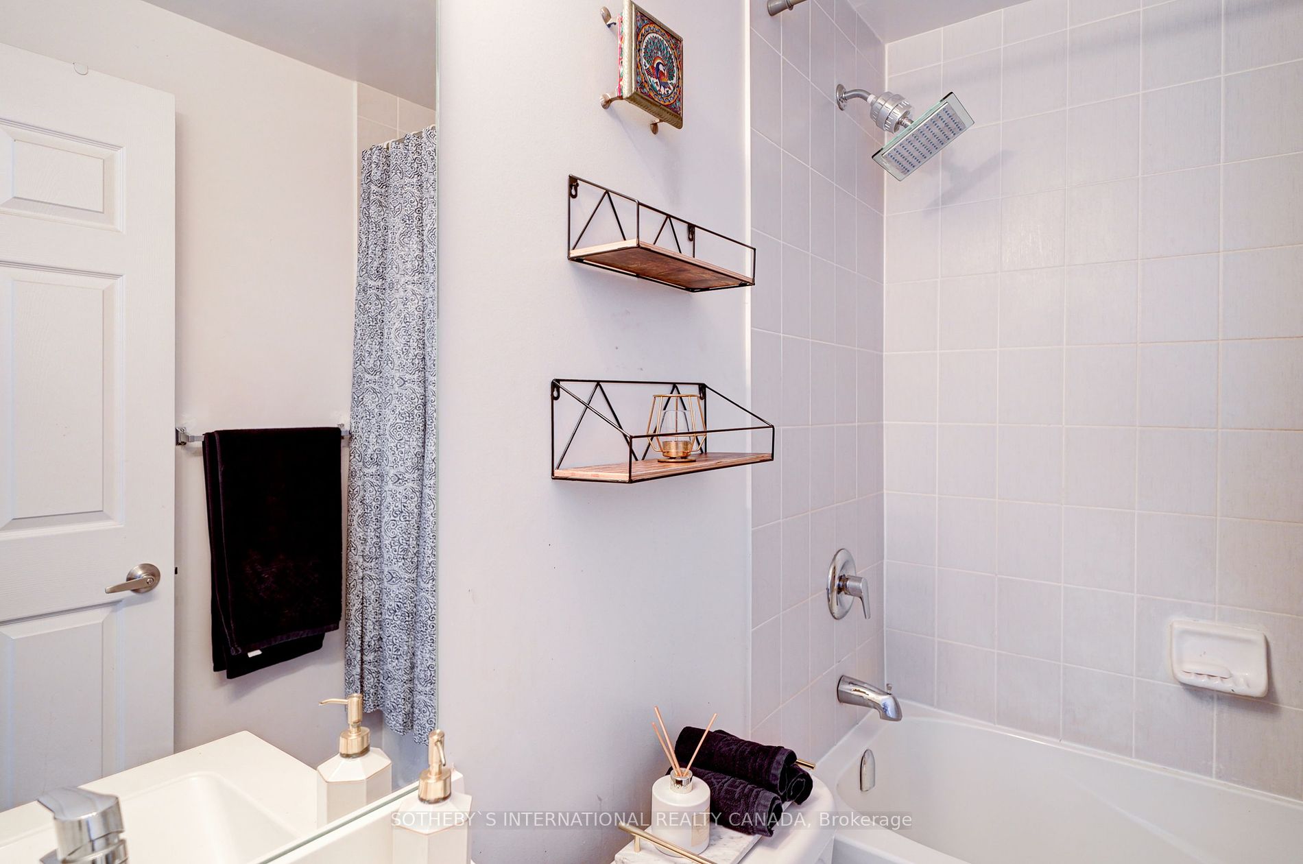 15 James Finlay Way #712