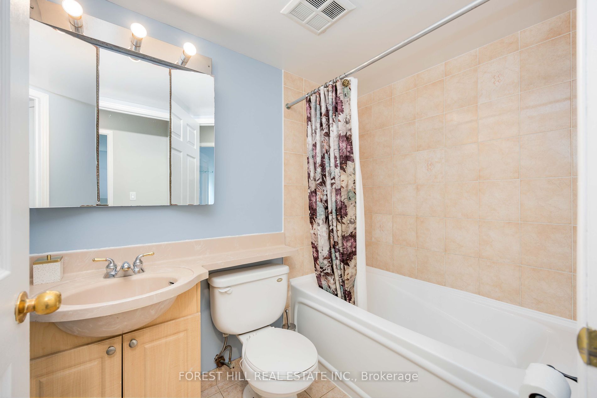 7 Michael Power Pl, #201