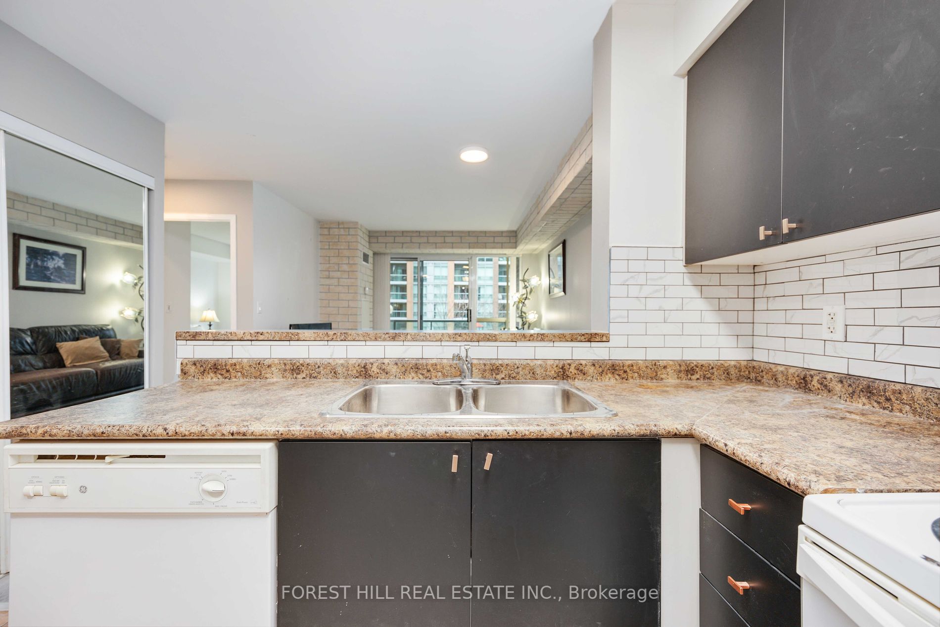 7 Michael Power Pl, #201