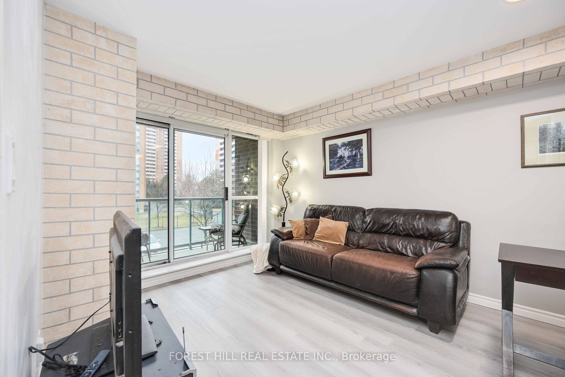 7 Michael Power Pl, #201