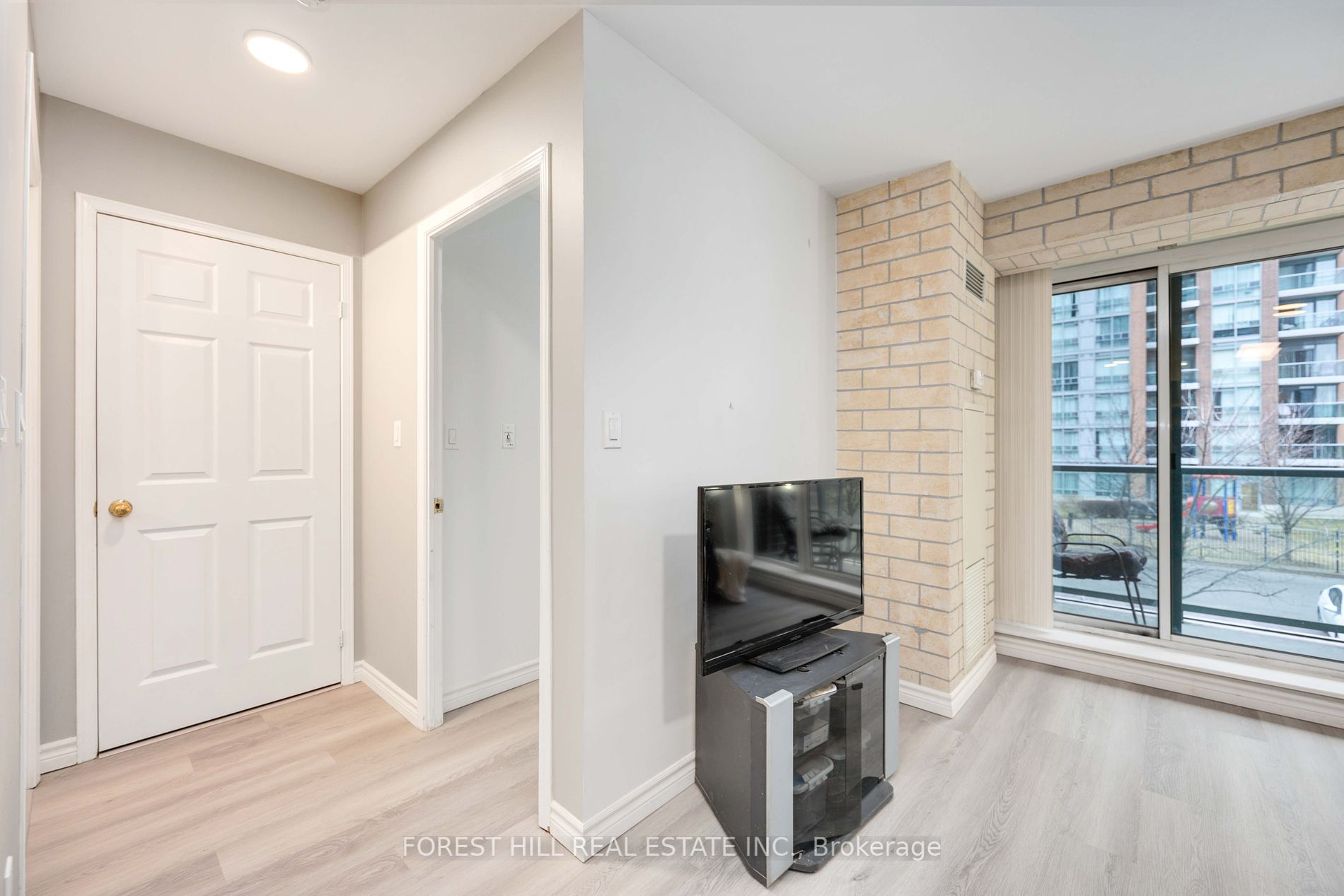 7 Michael Power Pl, #201