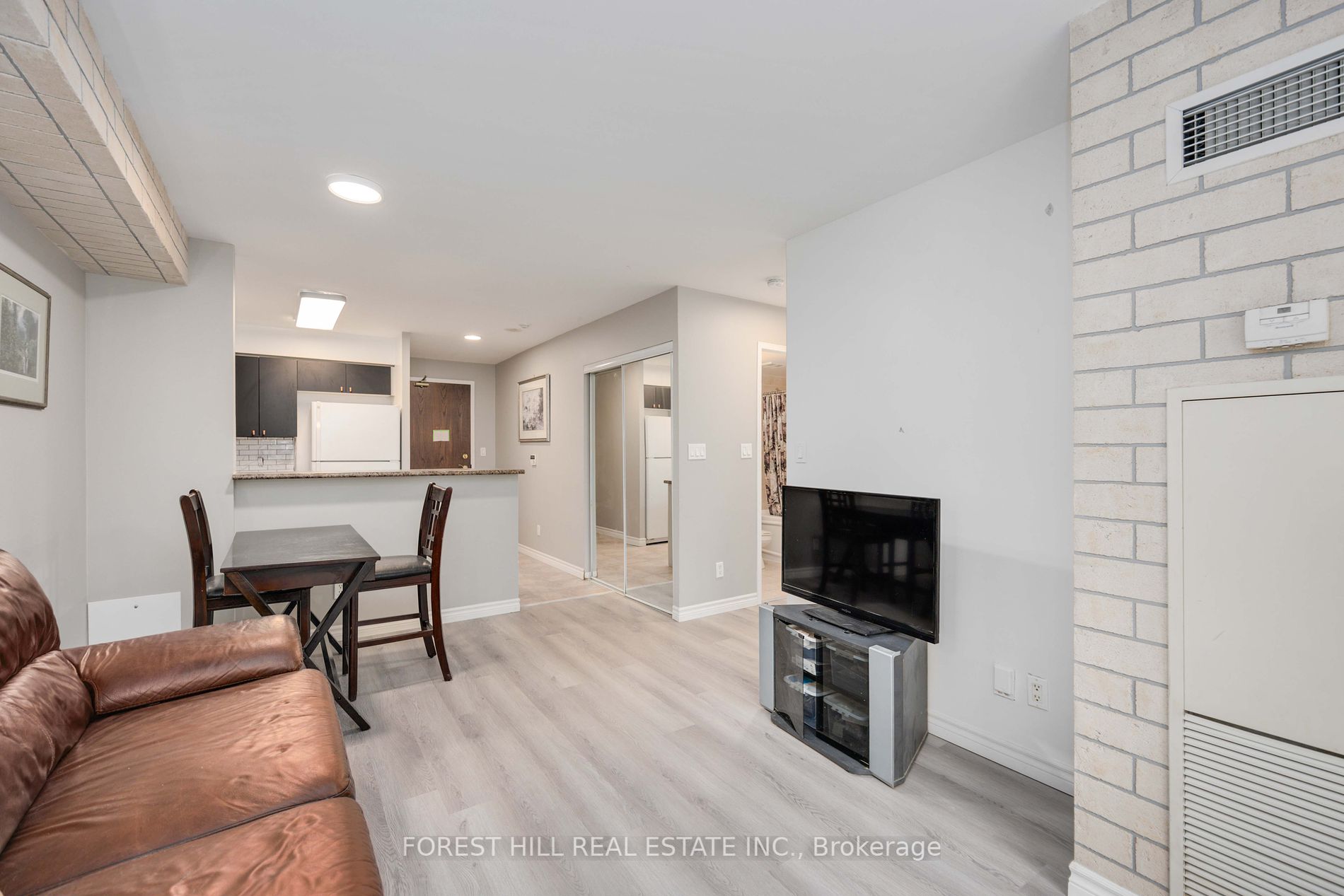 7 Michael Power Pl, #201