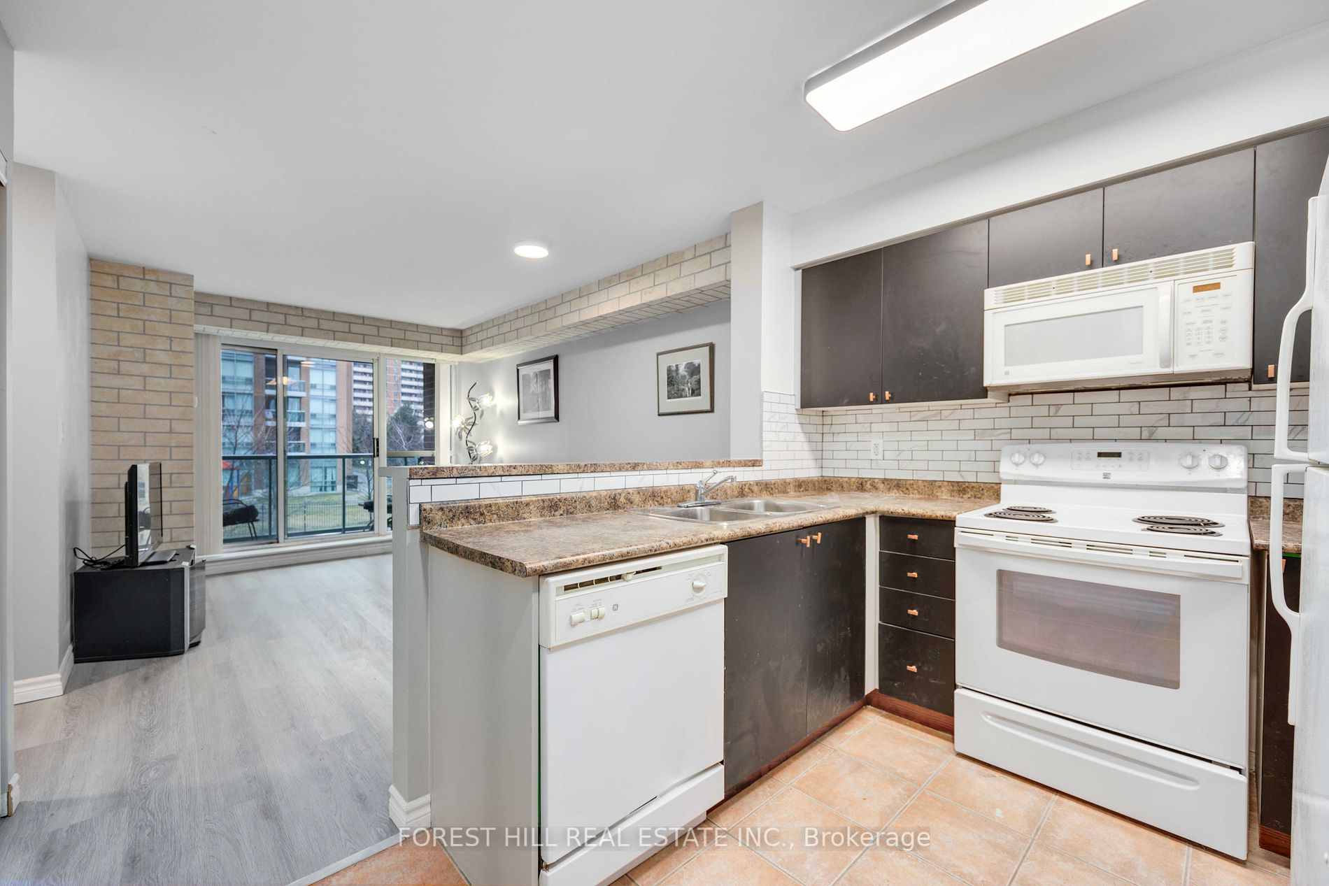 7 Michael Power Pl, #201