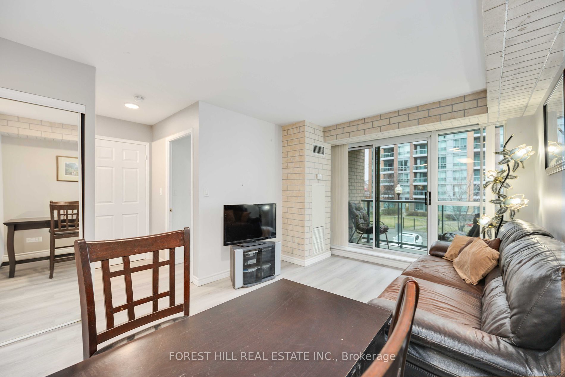 7 Michael Power Pl, #201