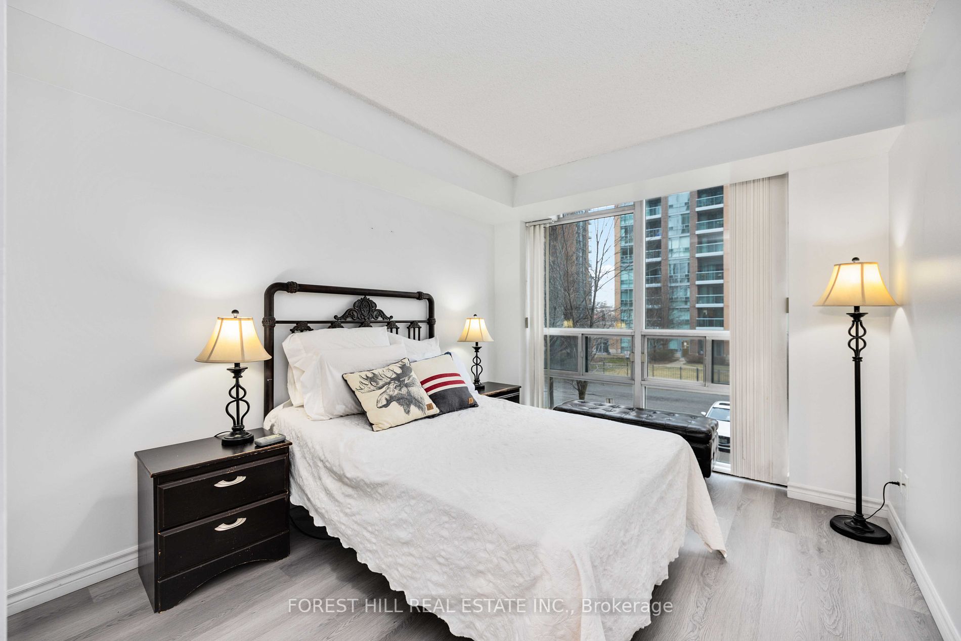 7 Michael Power Pl, #201