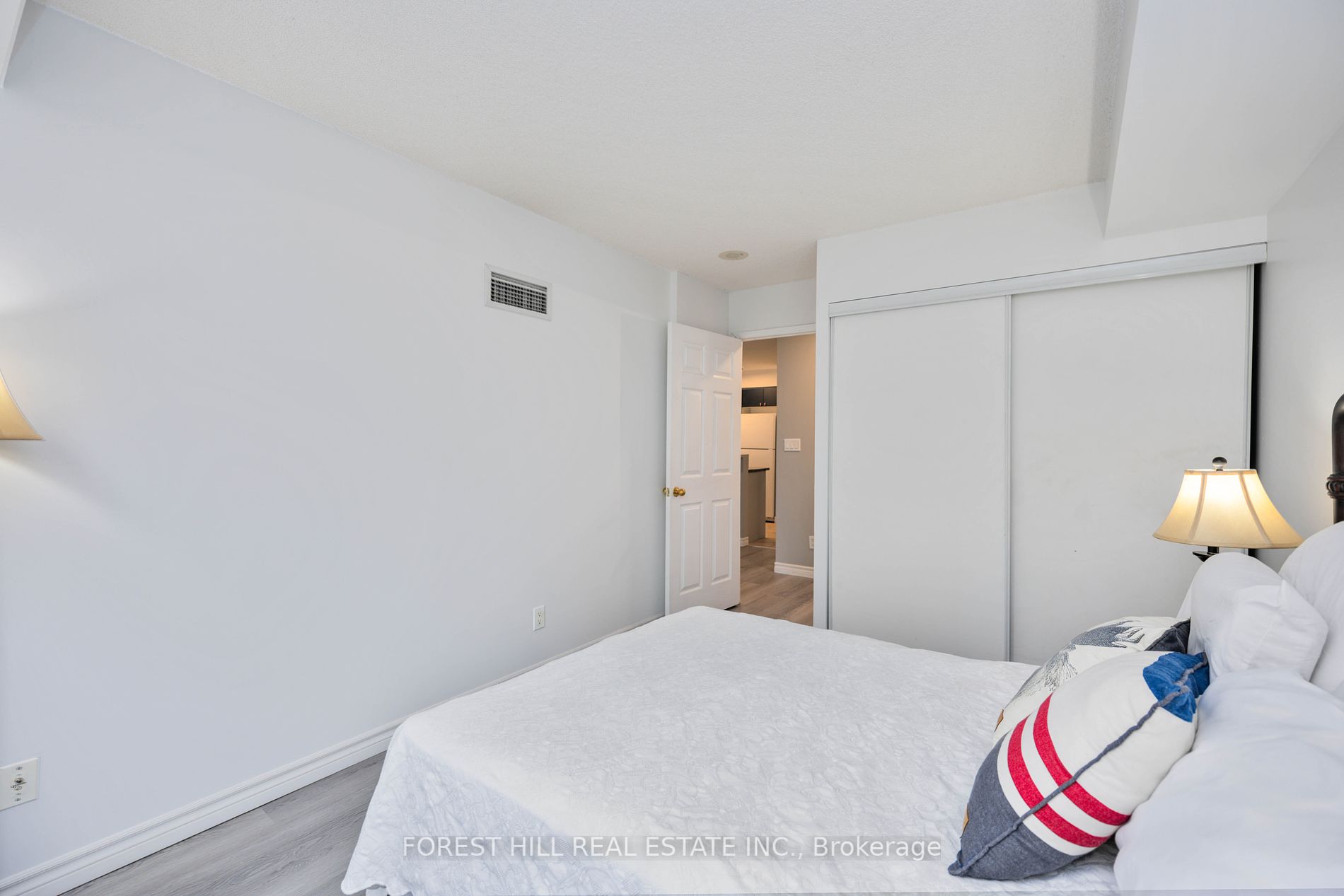 7 Michael Power Pl, #201