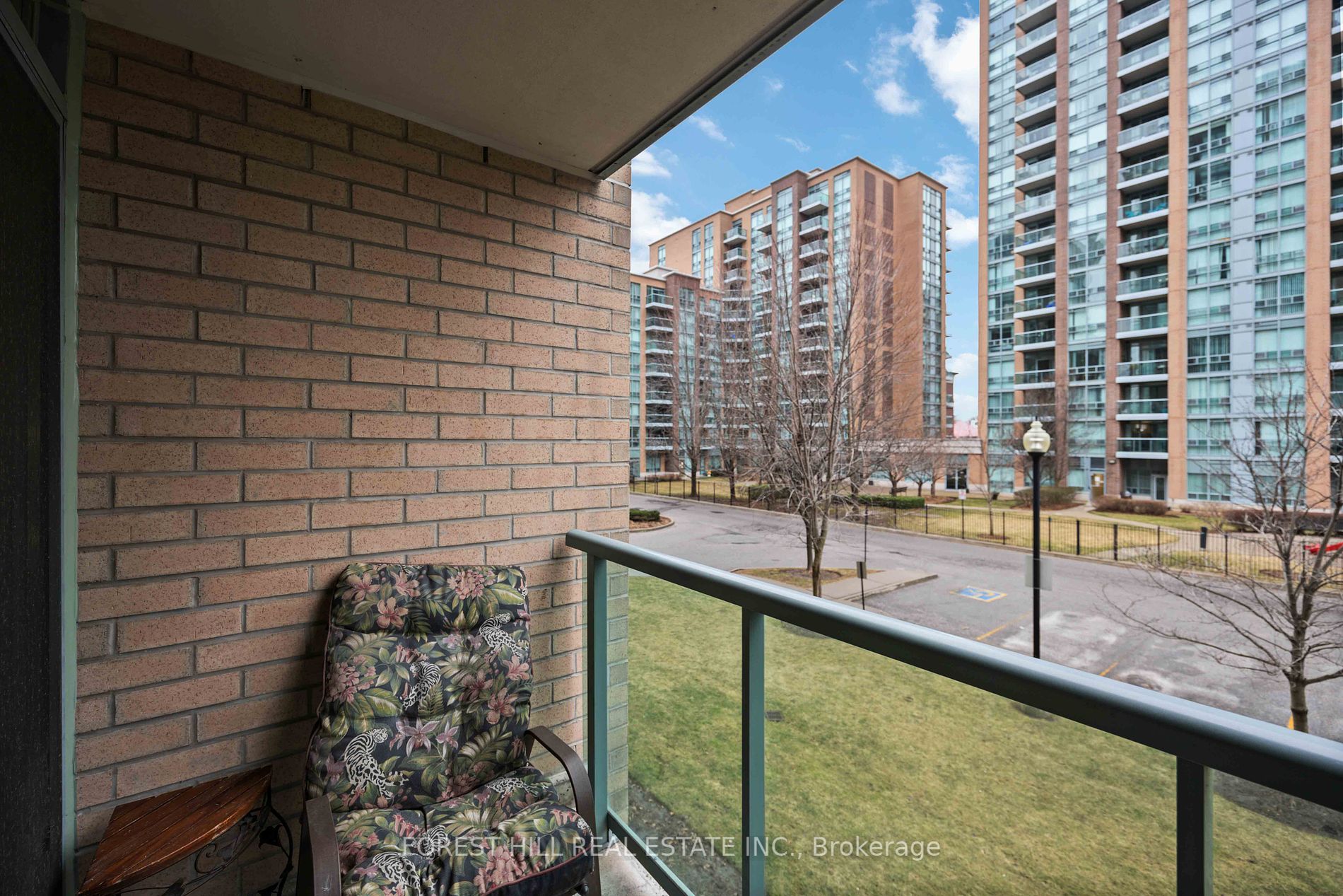 7 Michael Power Pl, #201