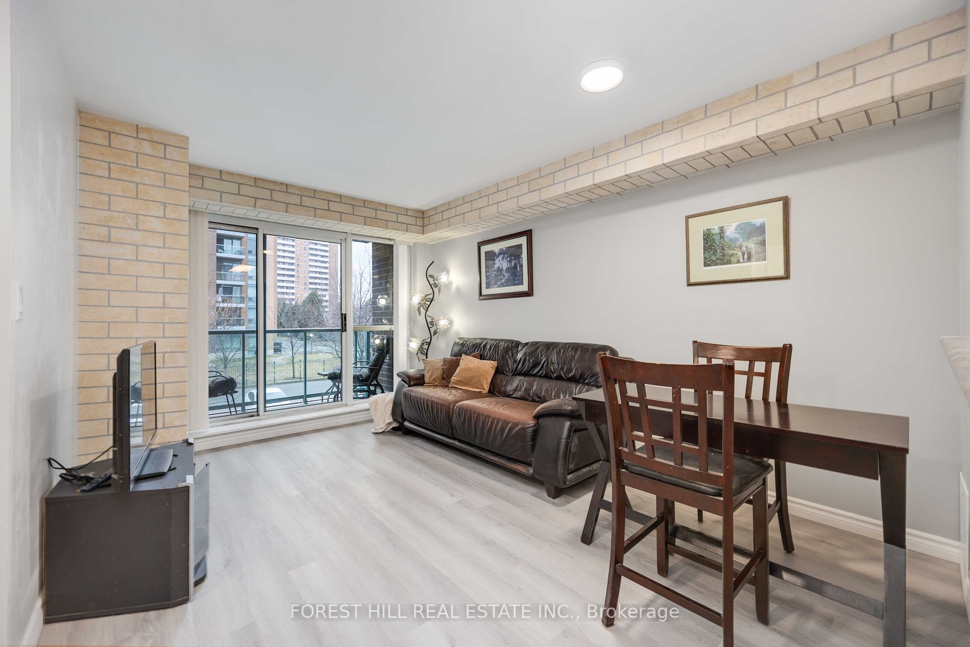 7 Michael Power Pl, #201