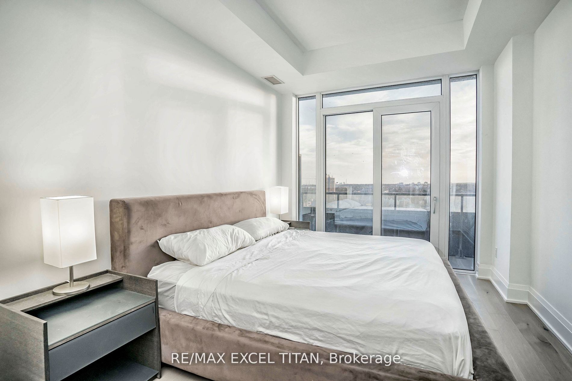 21 Park St E, #1705