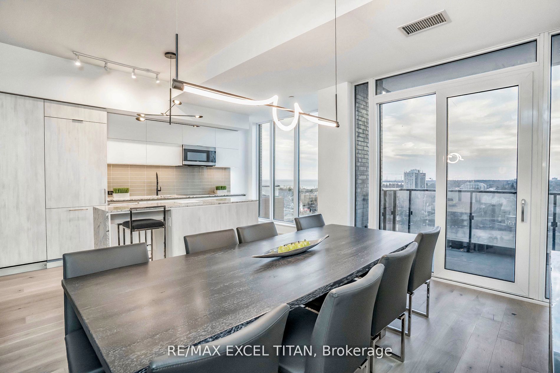 21 Park St E, #1705