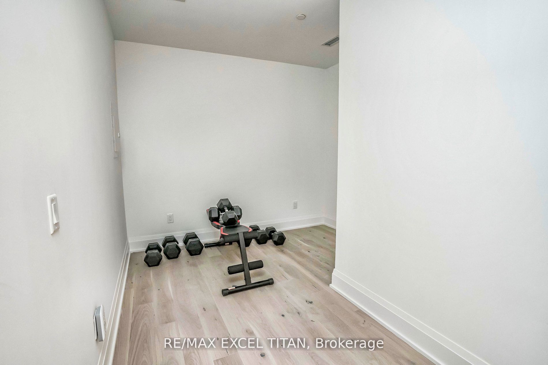 21 Park St E, #1705