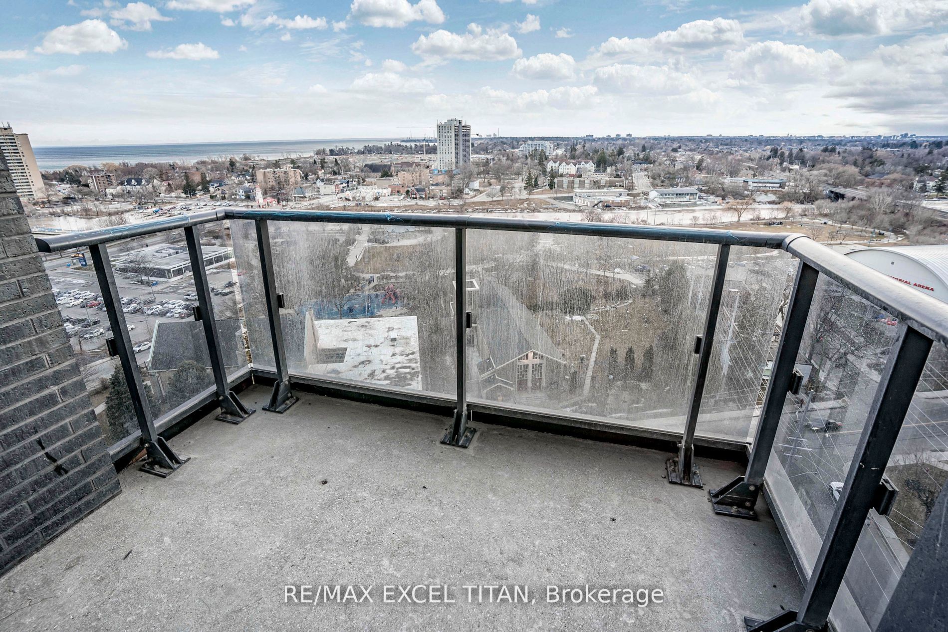 21 Park St E, #1705