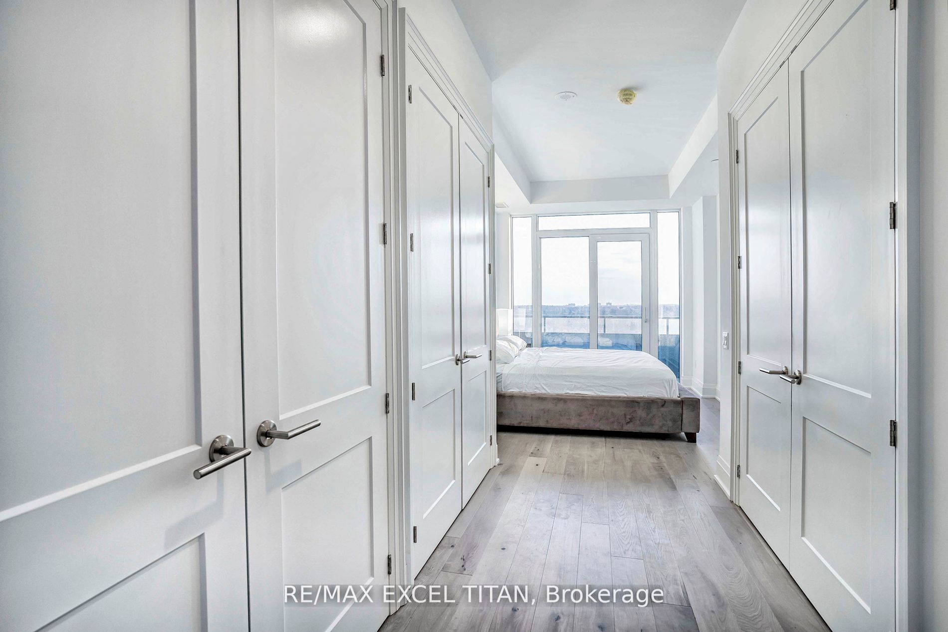 21 Park St E, #1705