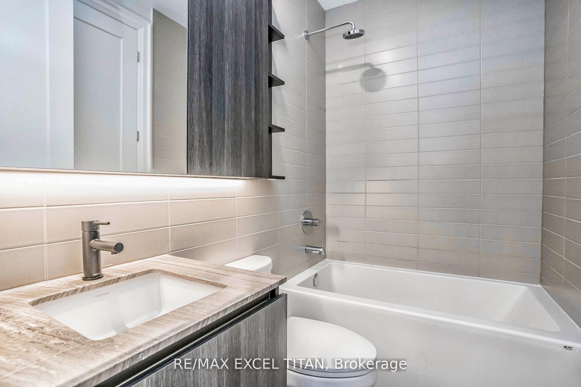 21 Park St E, #1705