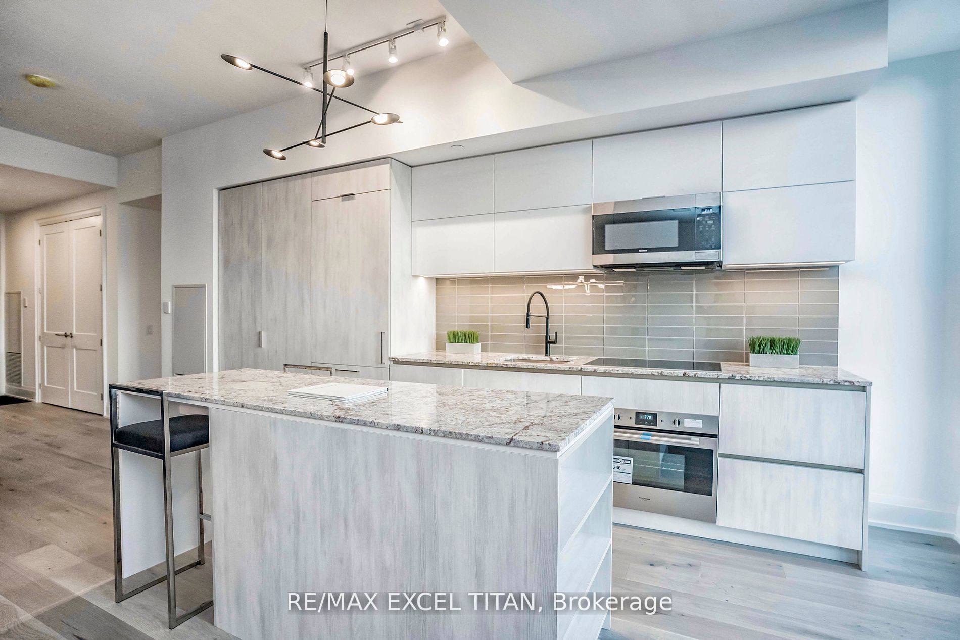 21 Park St E, #1705