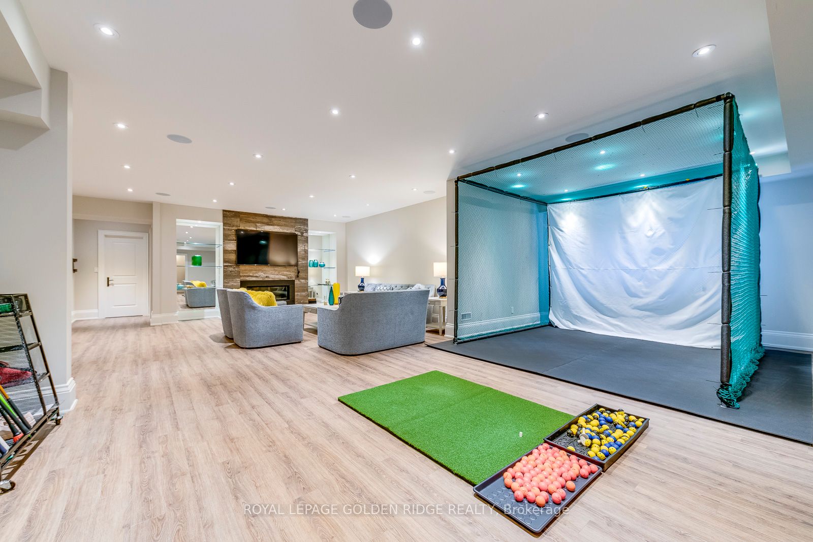 367 Maple Grove Dr