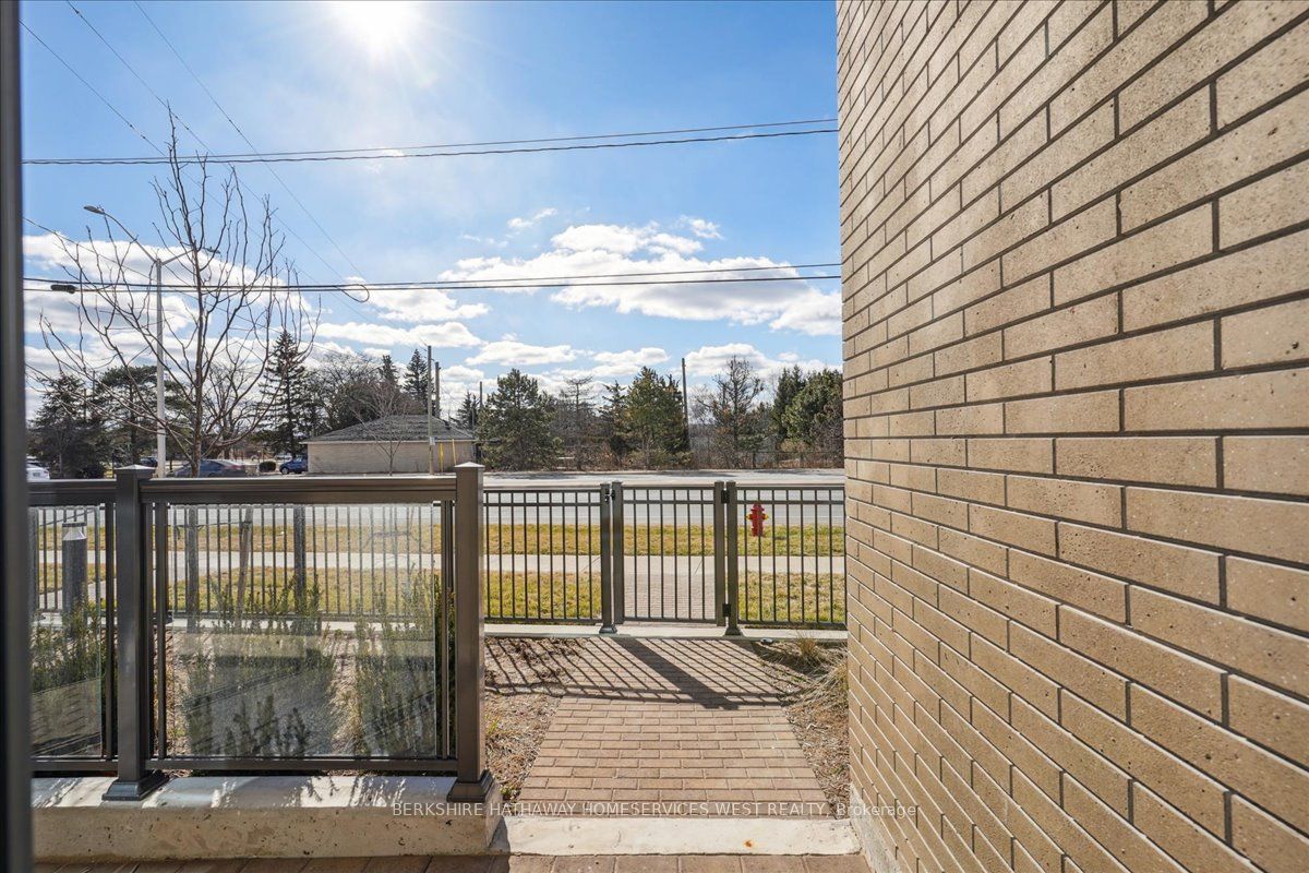 509 Dundas St W, #103