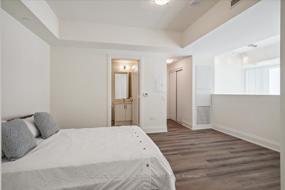 509 Dundas St W, #103