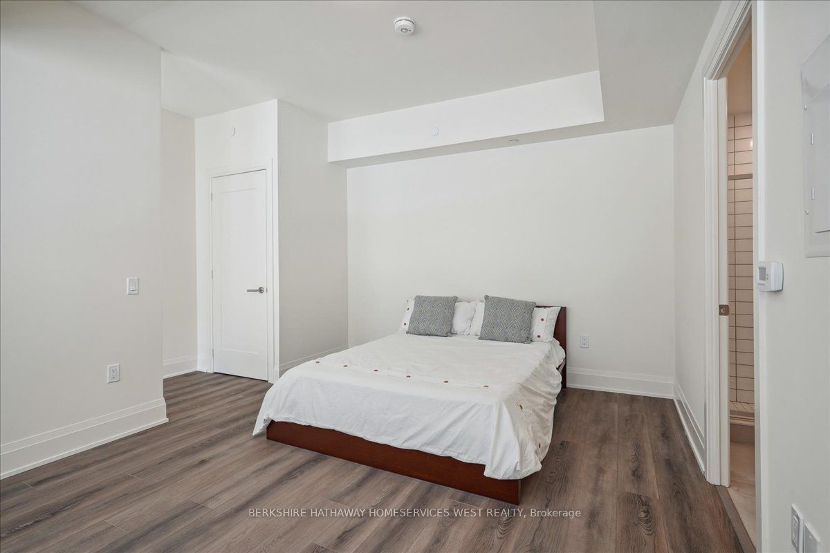 509 Dundas St W, #103