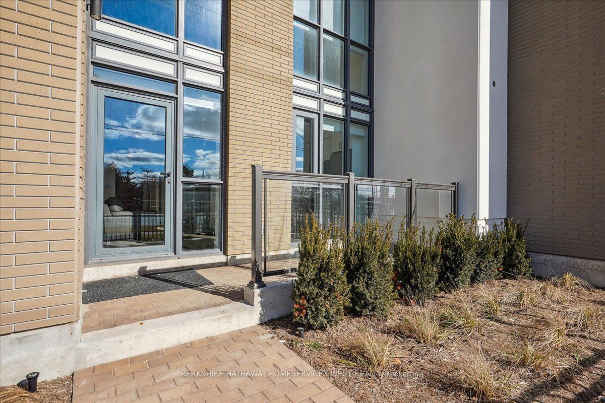 509 Dundas St W, #103