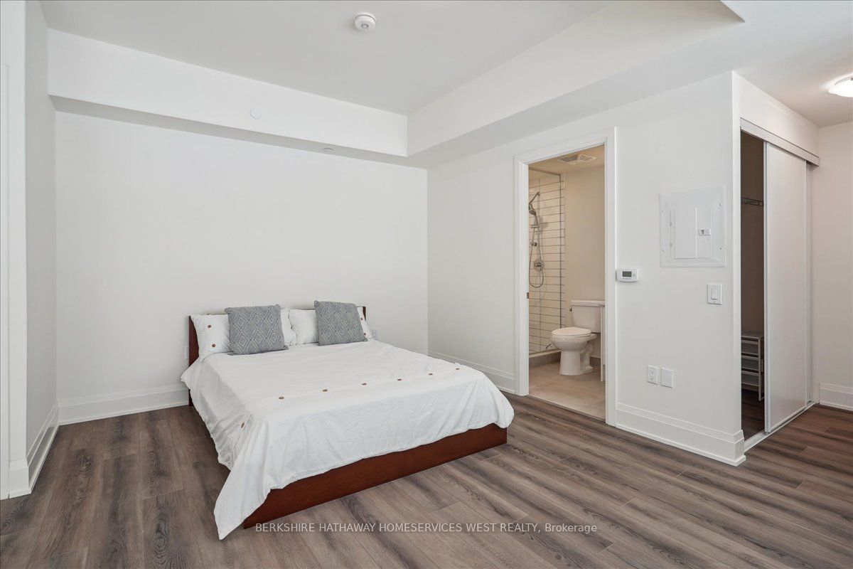 509 Dundas St W, #103