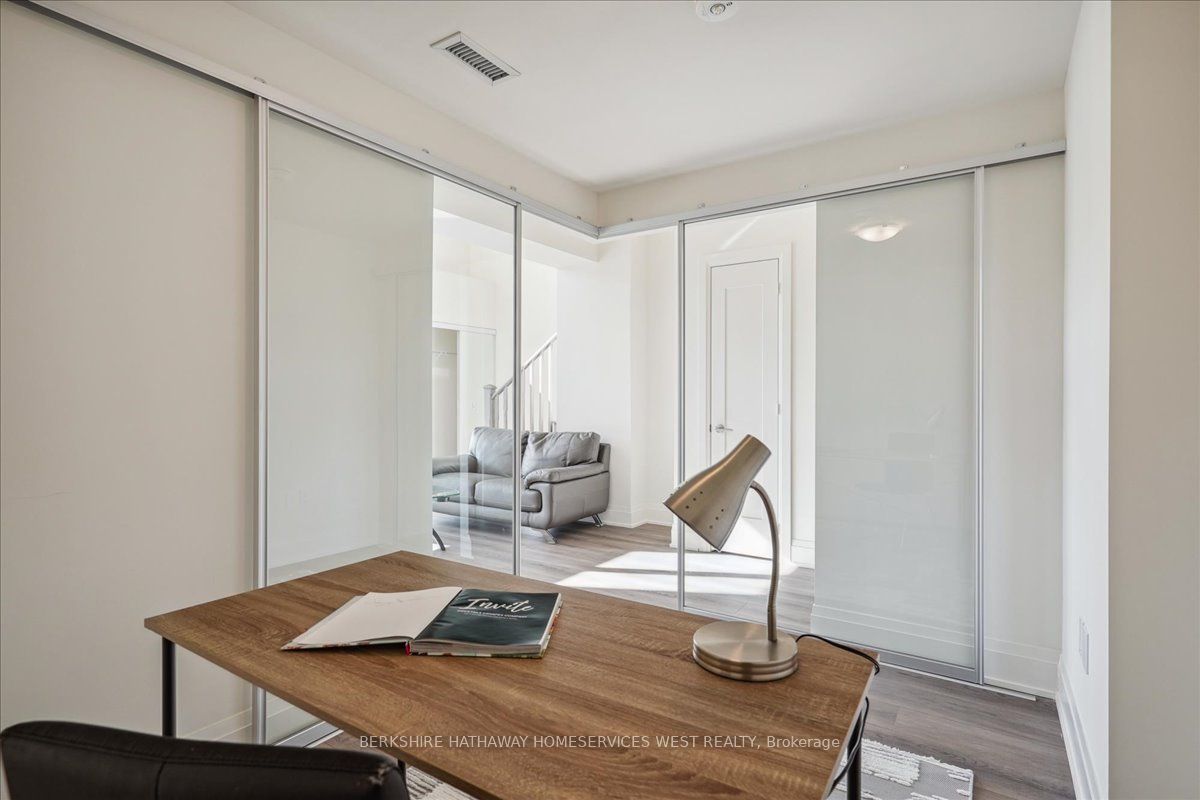 509 Dundas St W, #103
