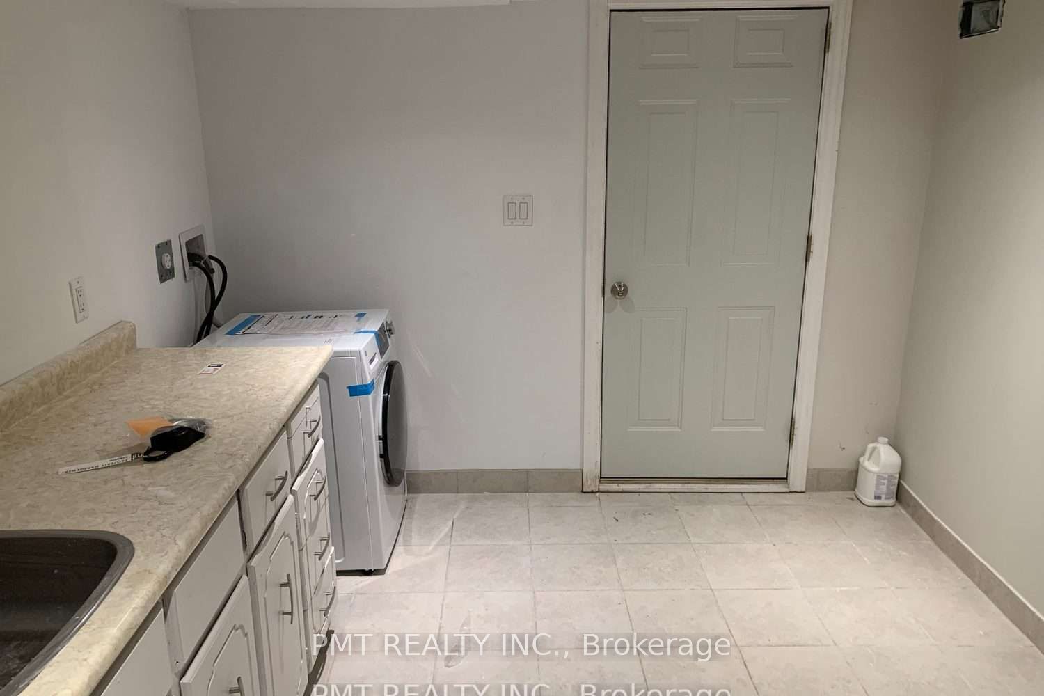 39 Windermere Avenue, #Bsmt