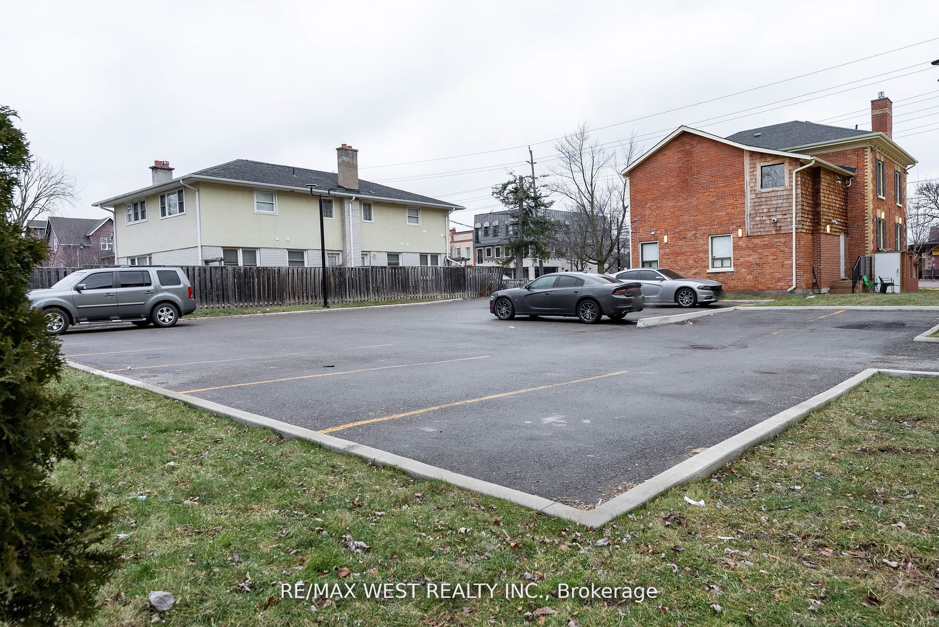 62 Queen St S