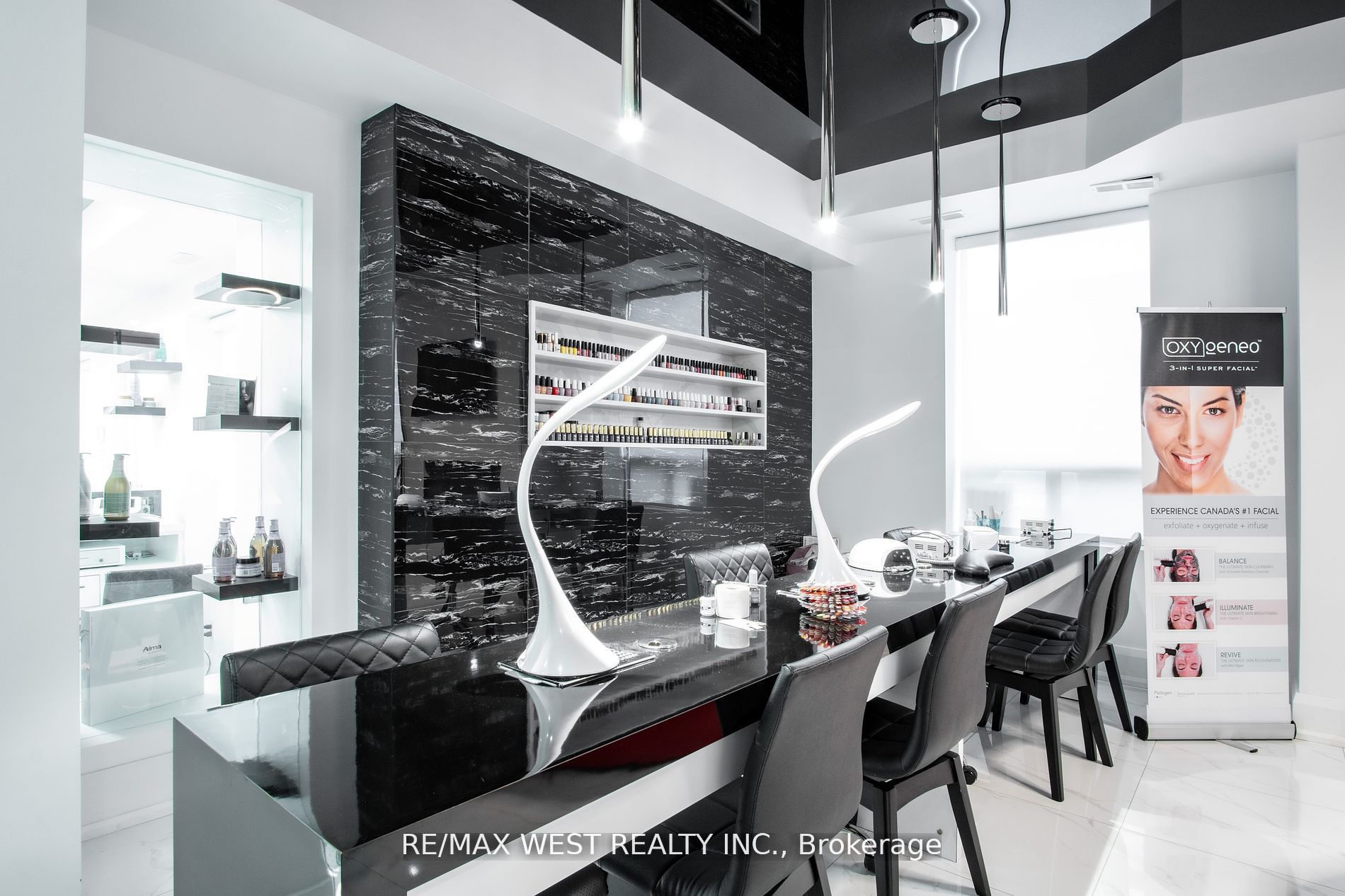 62 Queen St S