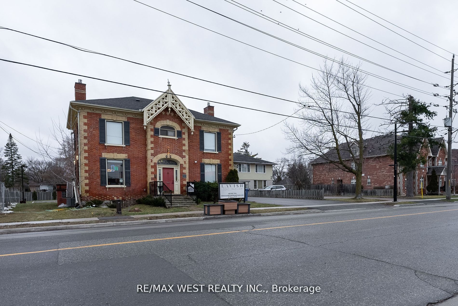62 Queen St S