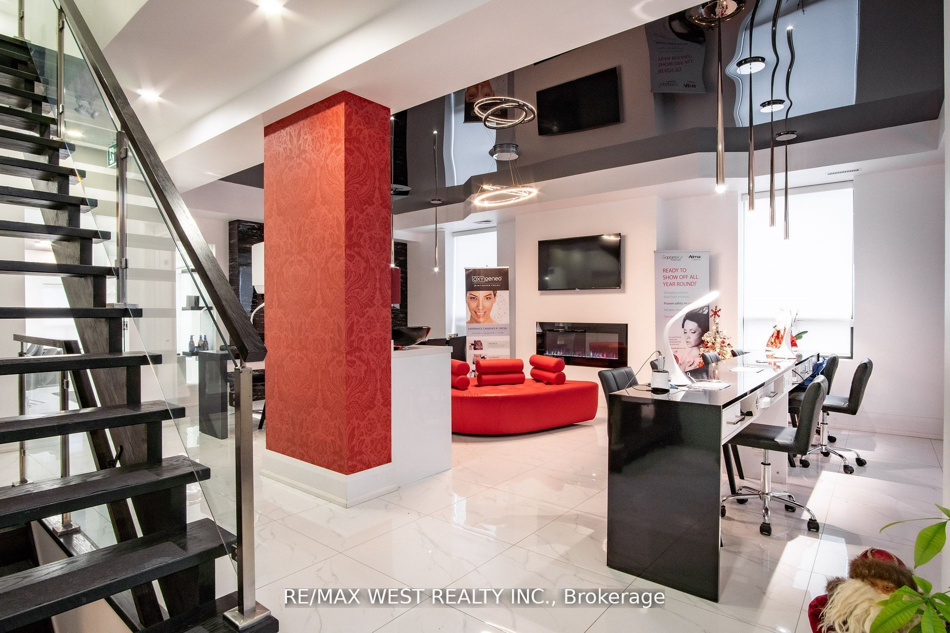 62 Queen St S