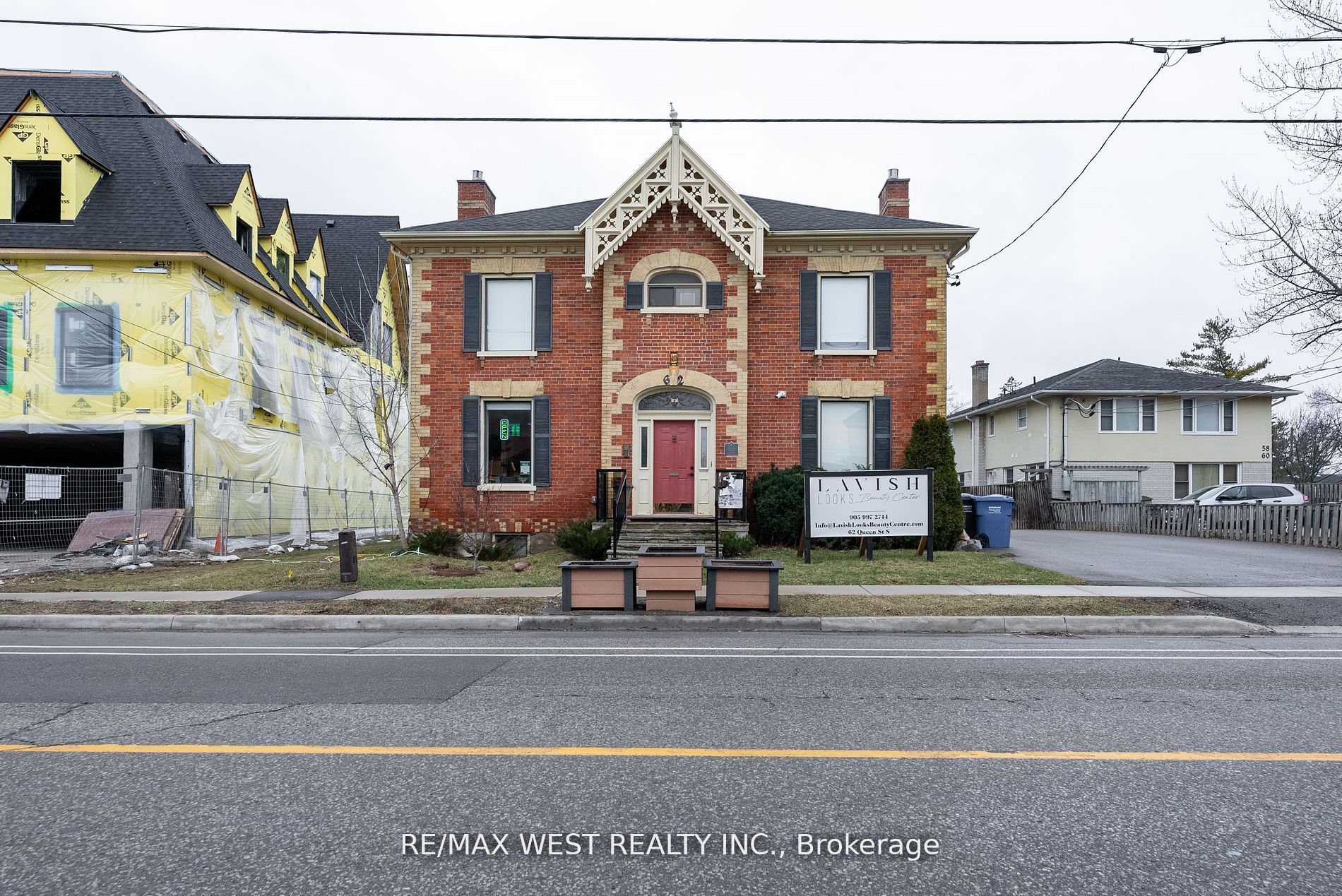 62 Queen St S