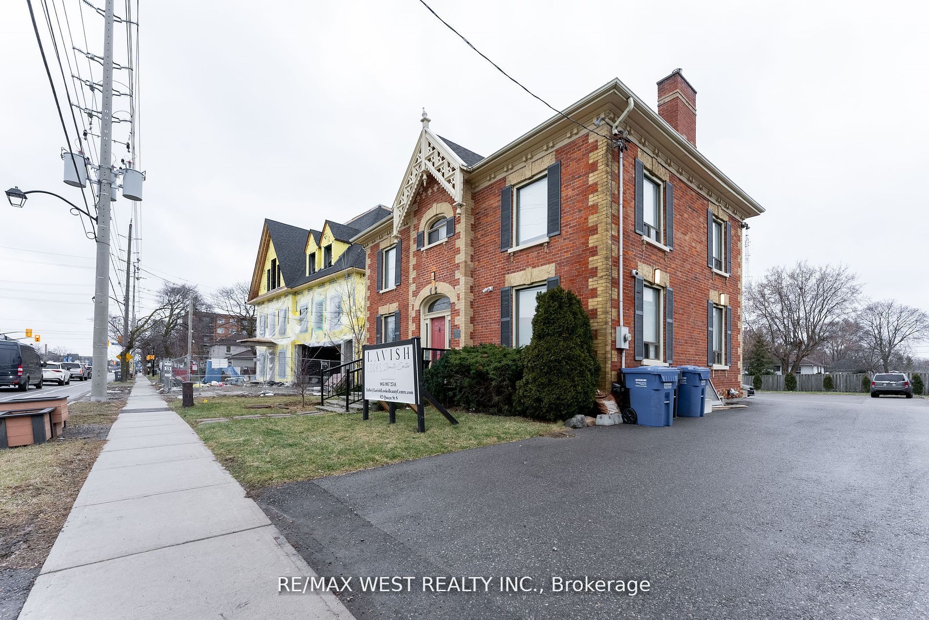 62 Queen St S