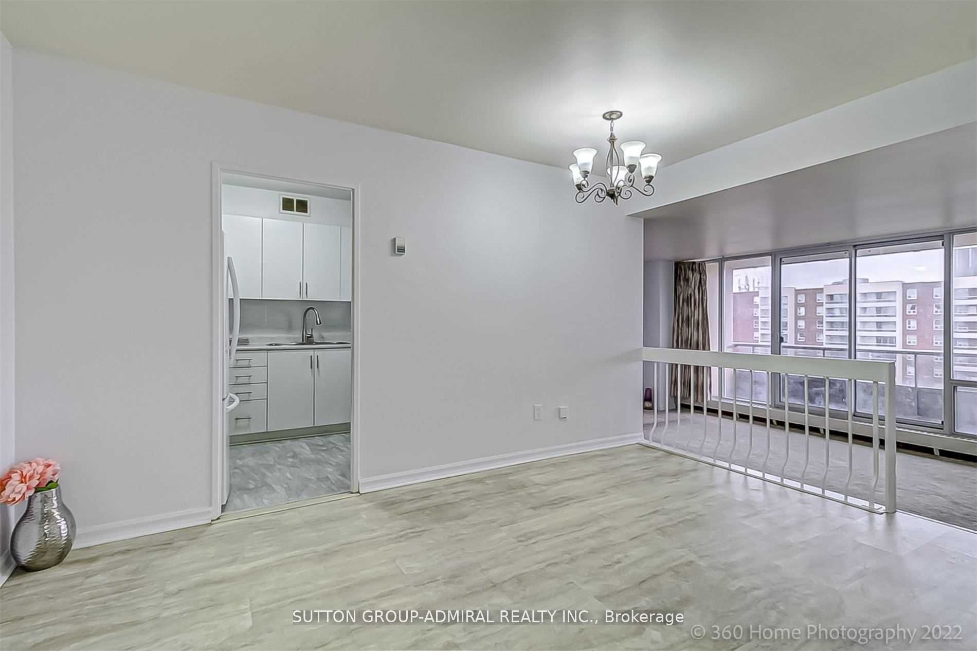 25 Four Winds Dr, #902