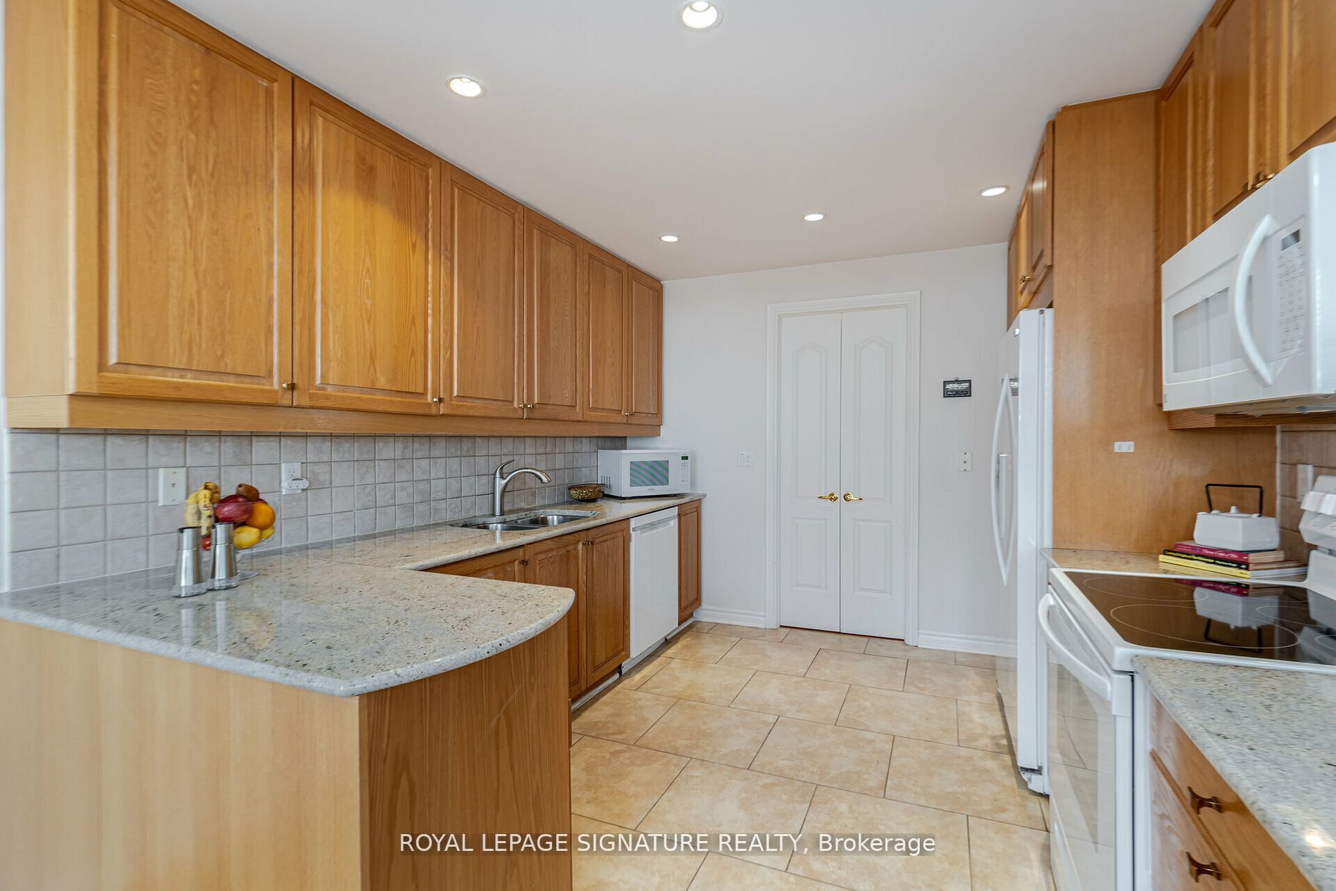 1900 The Collegeway S, #601