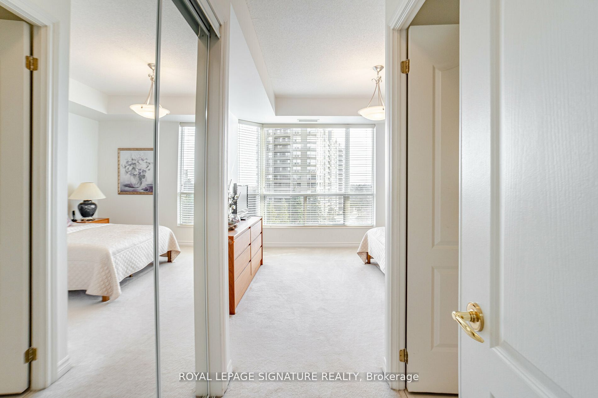 1900 The Collegeway S, #601