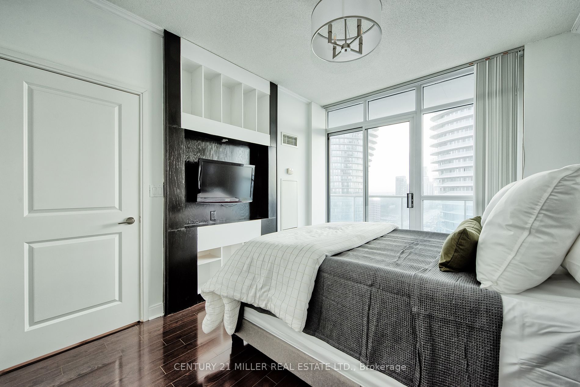 80 Absolute Ave, #2507