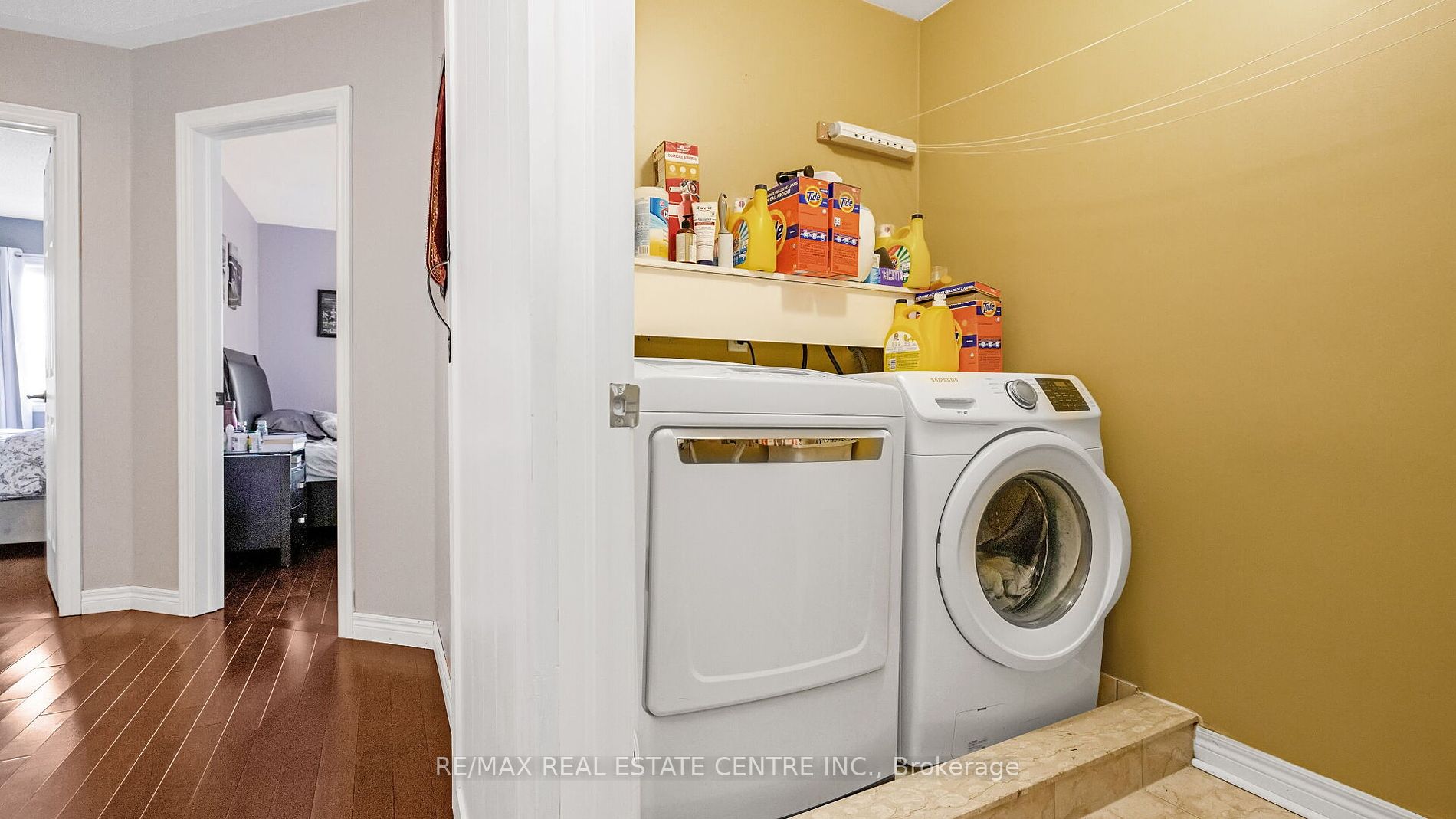 25 Mowat Cres