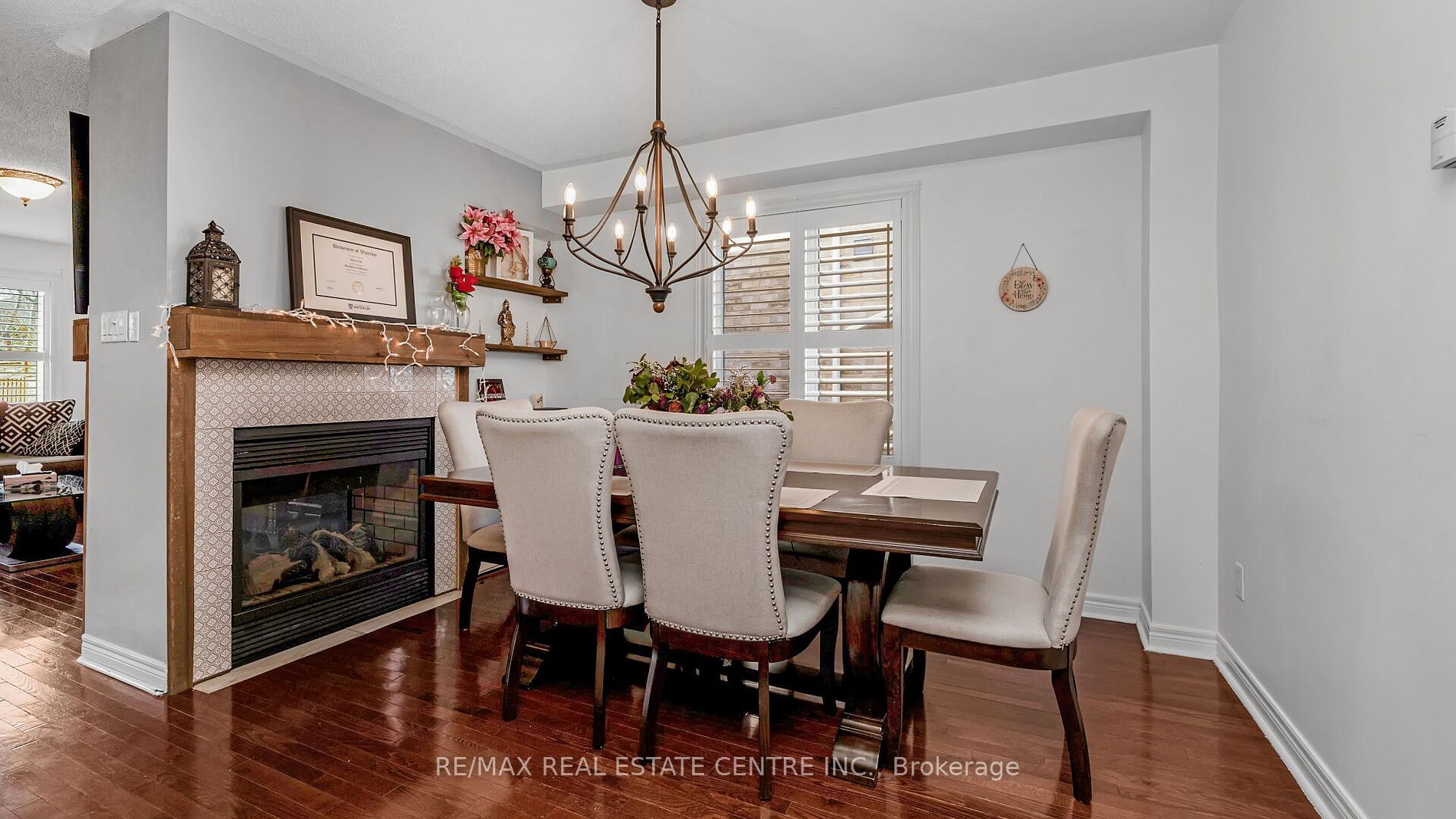 25 Mowat Cres