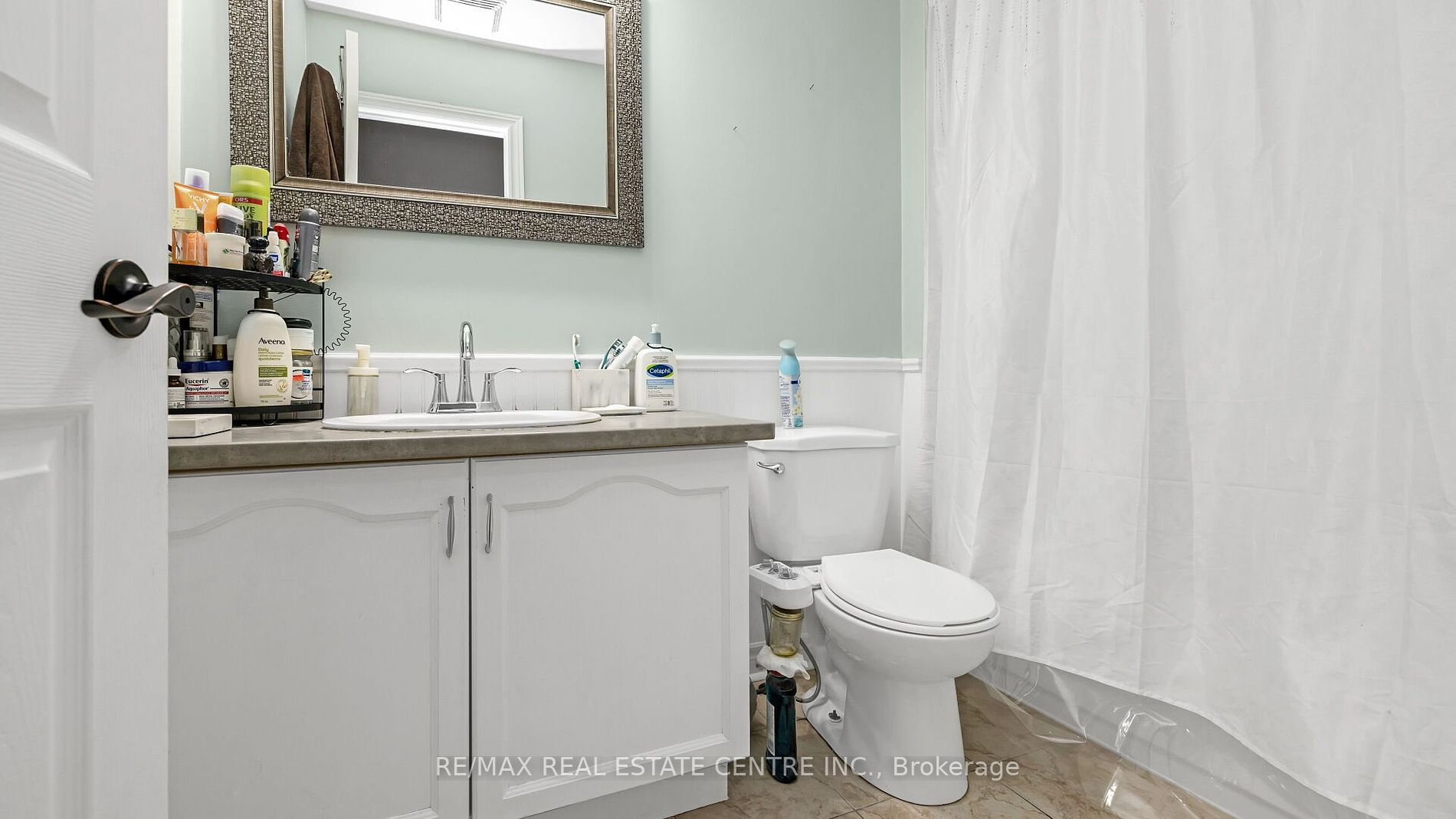 25 Mowat Cres