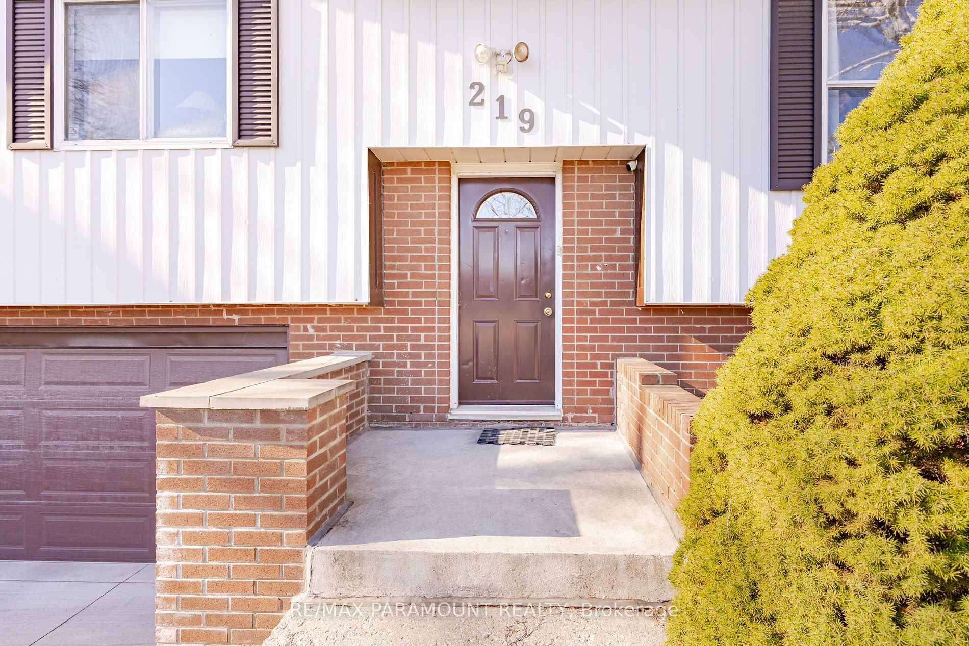 219 Rutherford Road N