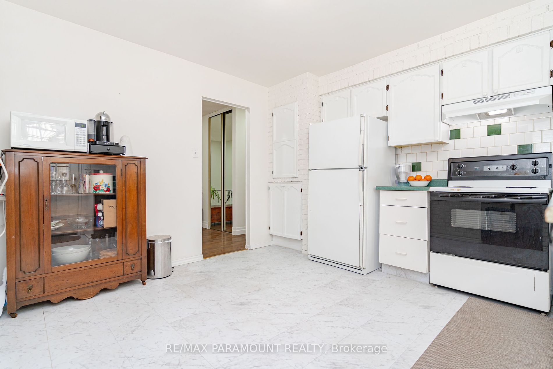 219 Rutherford Road N