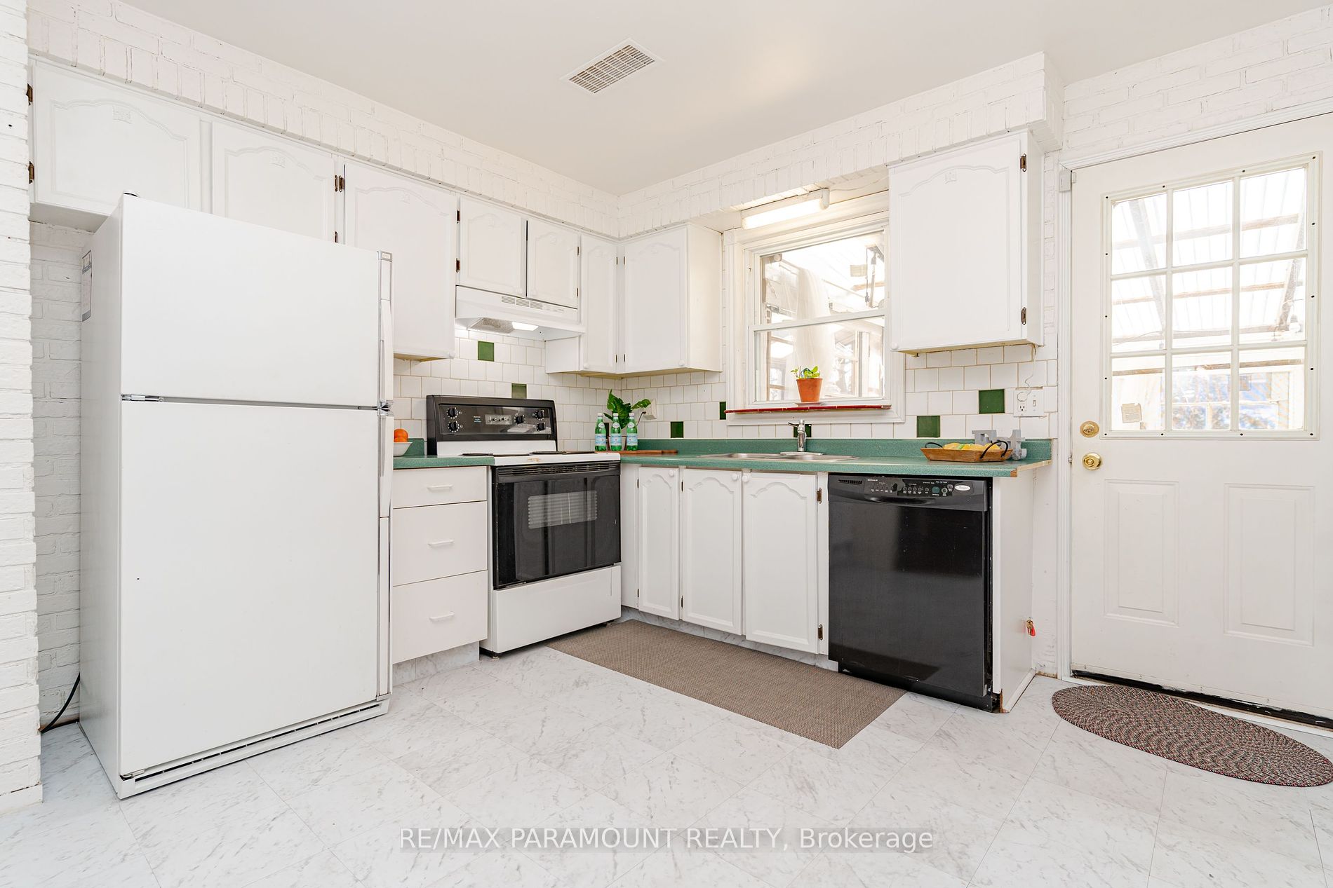 219 Rutherford Road N