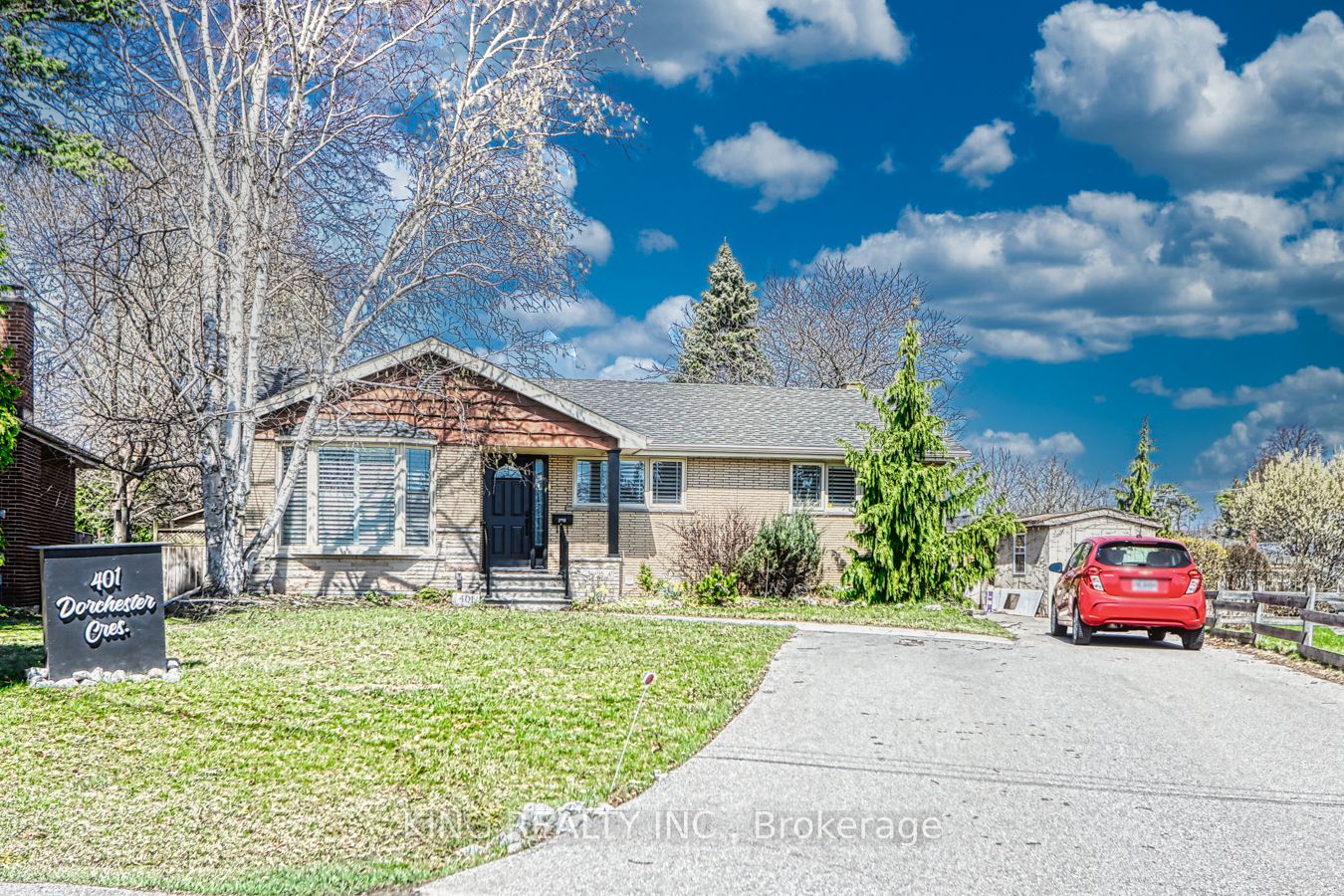 401 Dorchester Cres