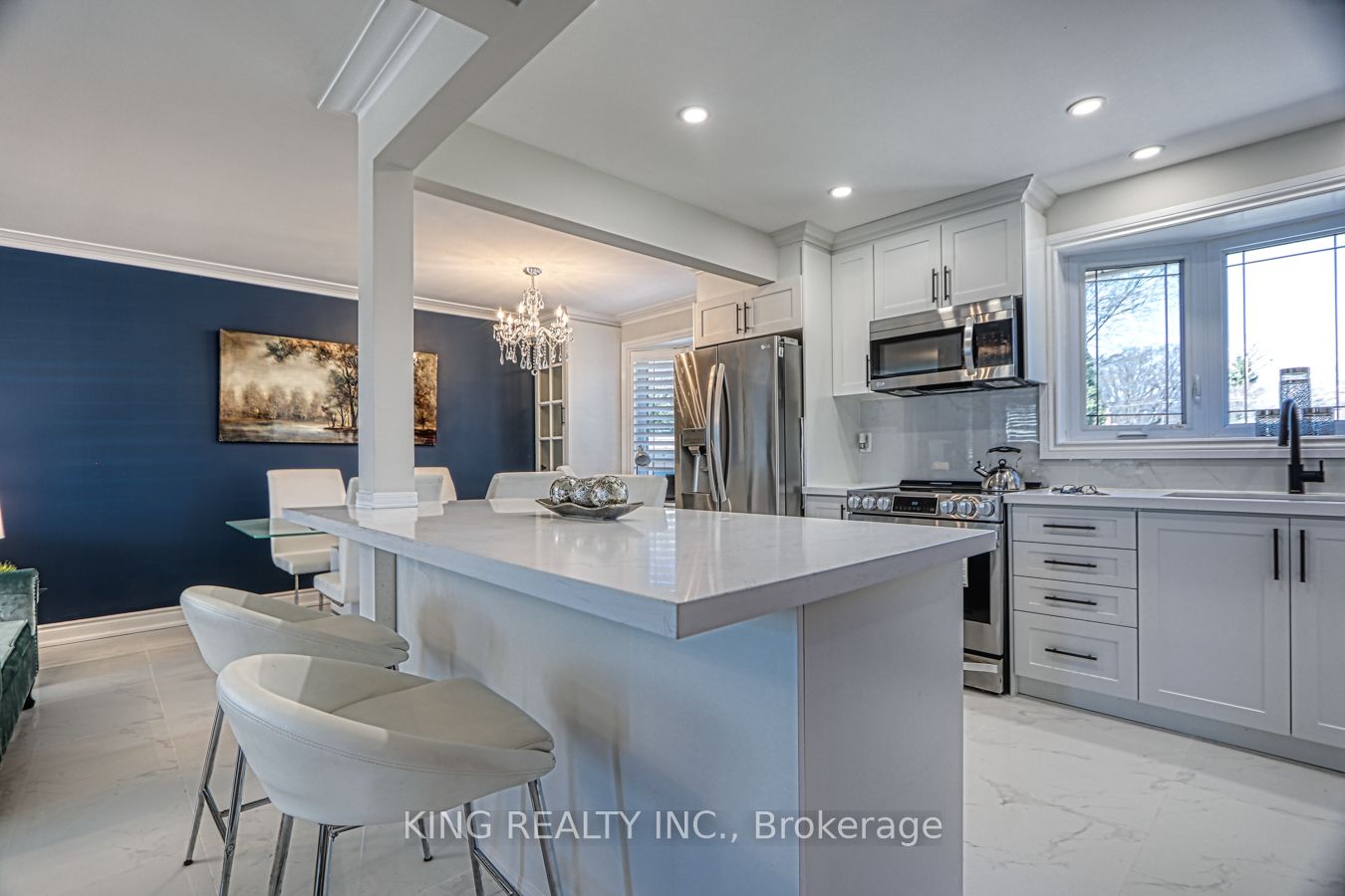 401 Dorchester Cres