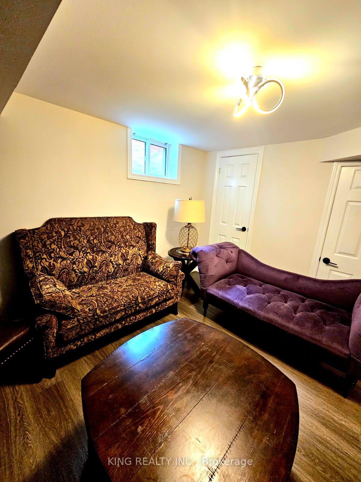 401 Dorchester Cres