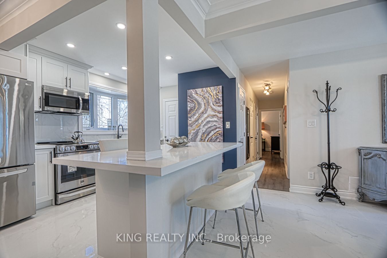 401 Dorchester Cres