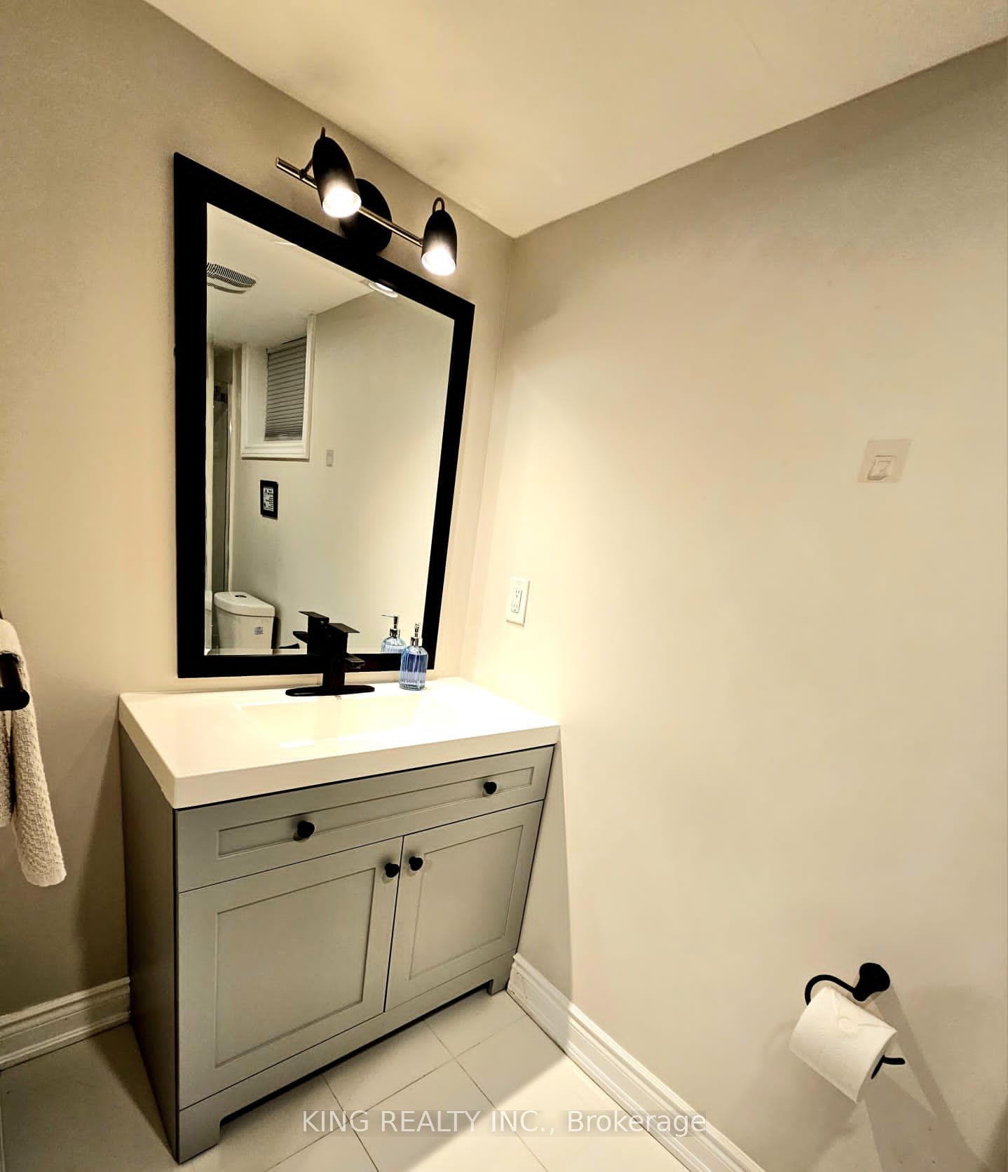 401 Dorchester Cres