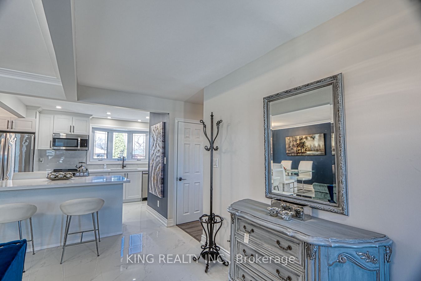 401 Dorchester Cres