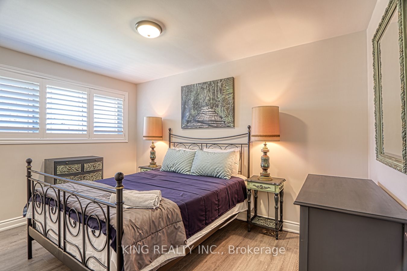 401 Dorchester Cres